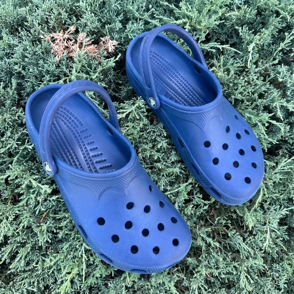 Crocs Adult Classic Clogs Unisex Size Men's 10-11 Women's 12-14 Navy Blue Shoe